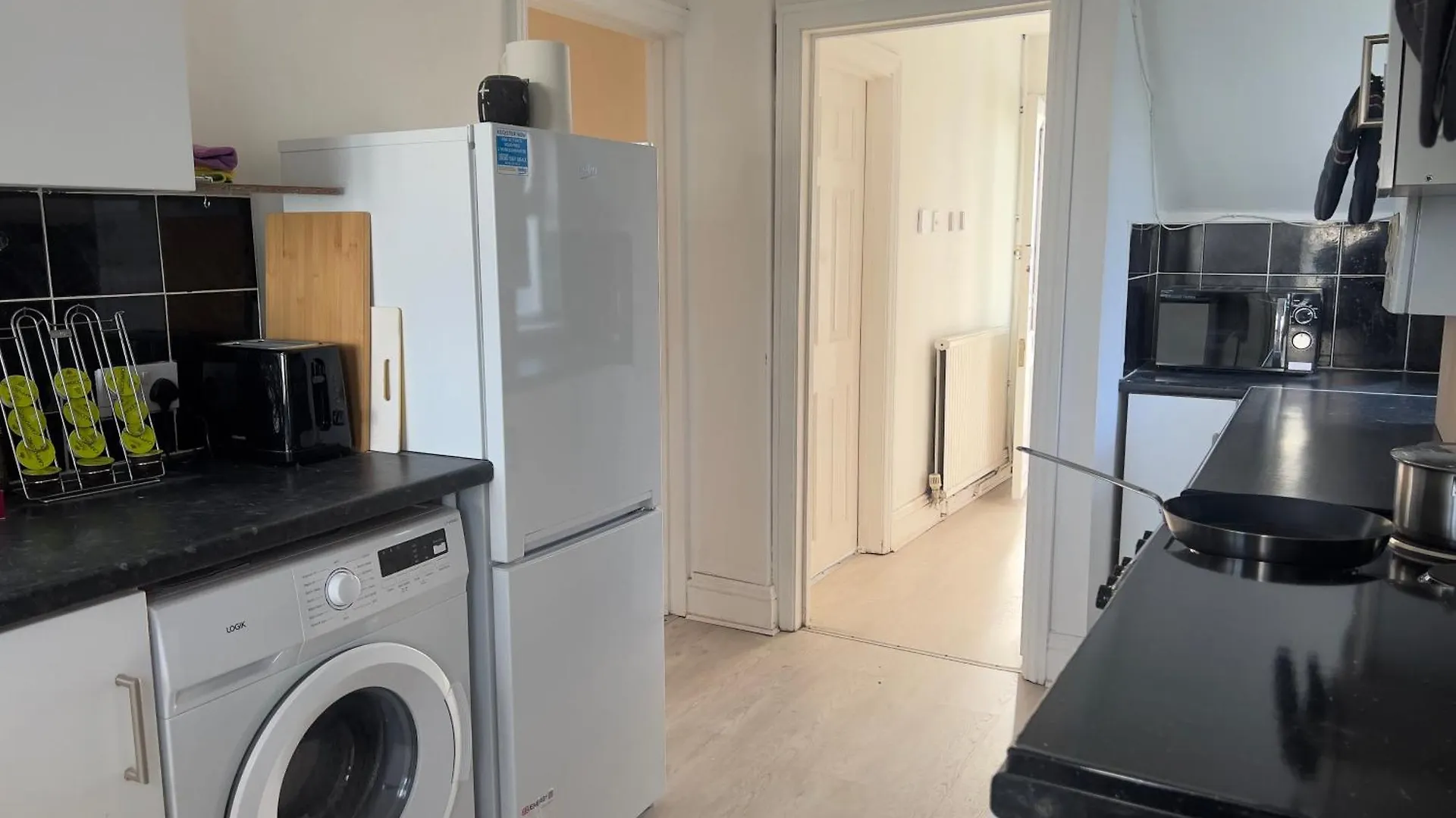 Free Off Street Parking In Charming End Terrace Villa Cardiff 0*,  United Kingdom